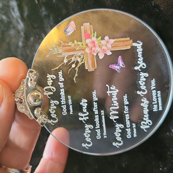 Religious ☆ Christian ☆ Keepsake Glass Gift ☆ God loves you ☆ Suncatcher ☆ Glass - Picture 4 of 12